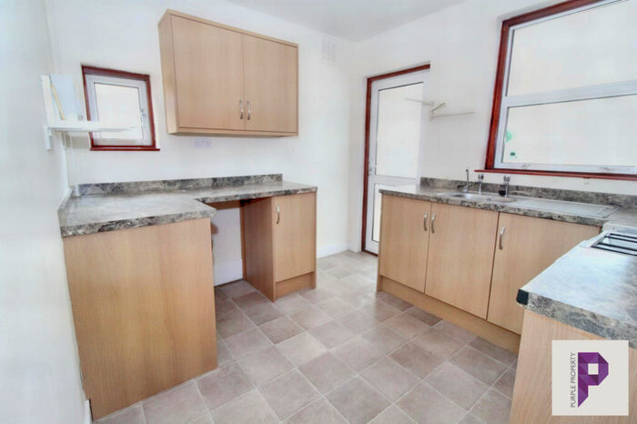 2 Bedroom Bungalow For Sale In Begonia Avenue, Gillingham, Kent, ME8