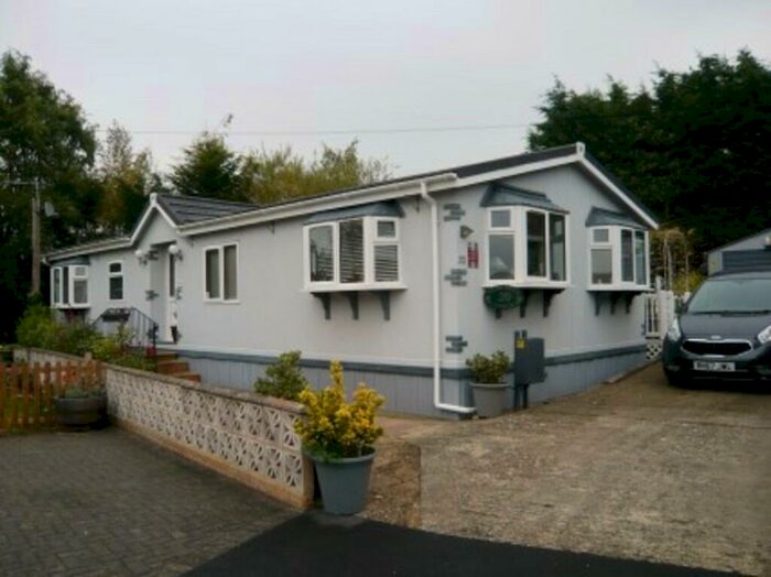 3 Bedroom Park Home For Sale In Cotswold Manor Country Park, Stratford Bridge, GL20