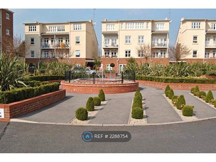 2 Bedroom Flat To Rent In Madingley Court, London, N20