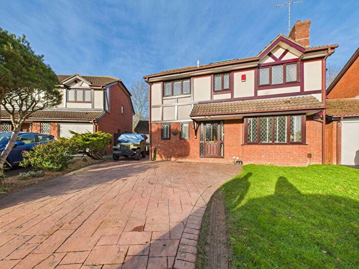 4 Bedroom Detached House For Sale In Apsley Way, Worthing, BN13