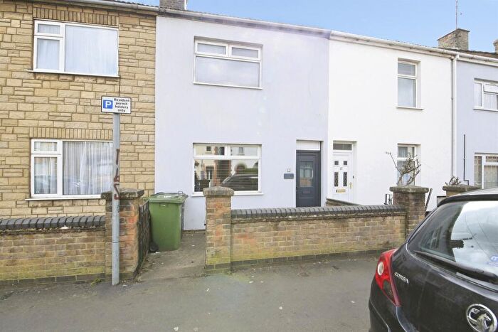 3 Bedroom Terraced House For Sale In Mayors Walk, Peterborough, PE3