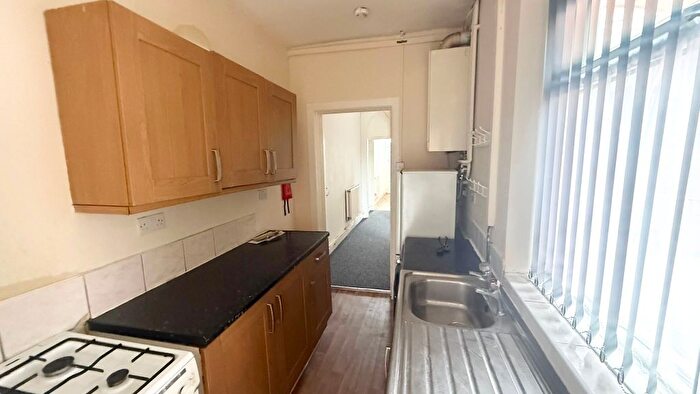 3 Bedroom Terraced House To Rent In Factory Road, Birmingham, B18
