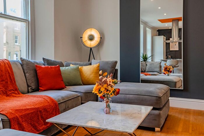 2 Bedroom Flat For Sale In Adelaide Mansions, Hove, BN3