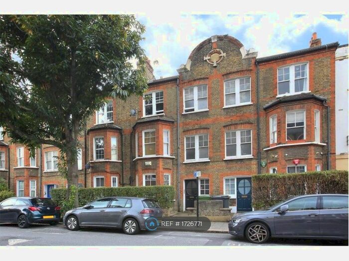 3 Bedroom Flat To Rent In Clapham, London, SW4