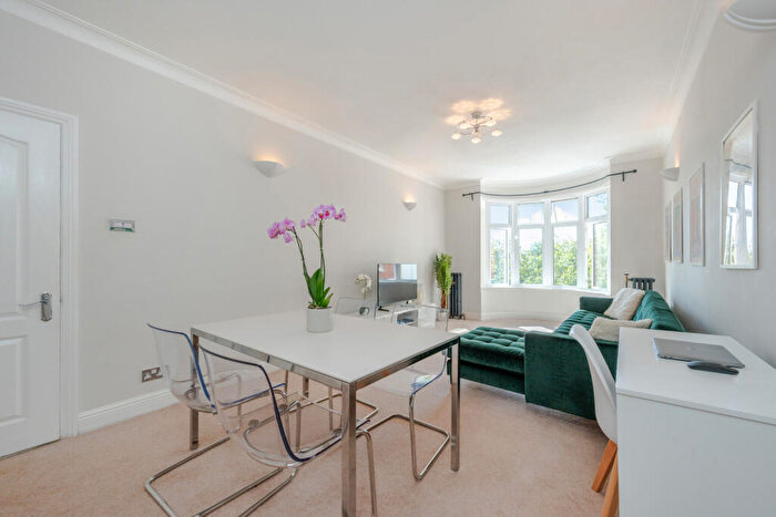2 Bedroom Flat For Sale In William Court, Hall Road, NW8