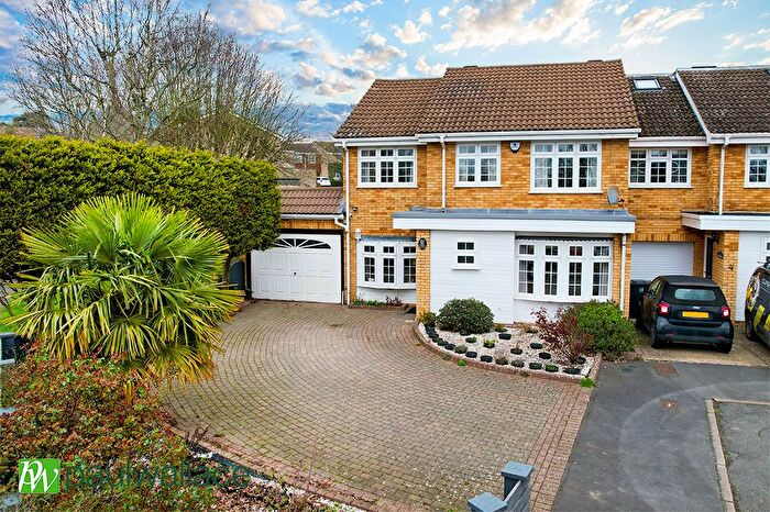 4 Bedroom End Terrace House For Sale In Smarts Green, West Cheshunt, EN7