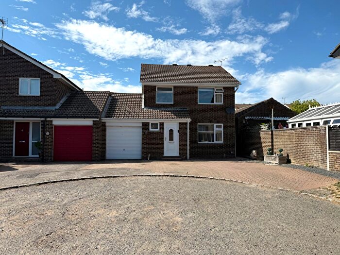 3 Bedroom Link Detached House To Rent In Juniper Close, Ashford, TN23
