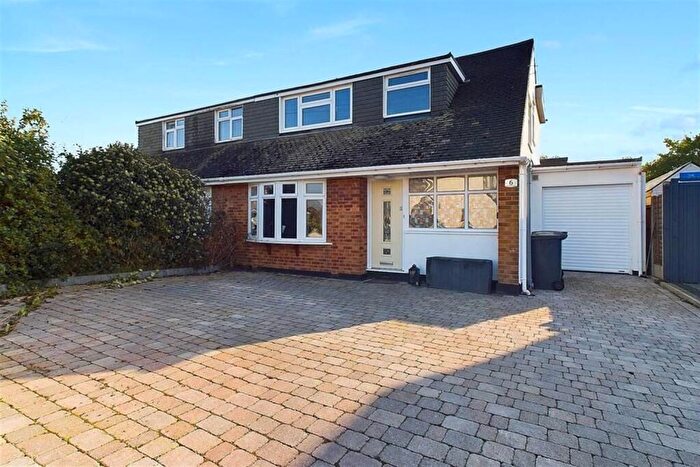4 Bedroom Semi-Detached House To Rent In Bedroom Semi Detached House In Rochford, SS4