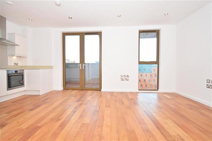 3 Bedroom Flat To Rent In Crondall Street, Shoreditch, N1
