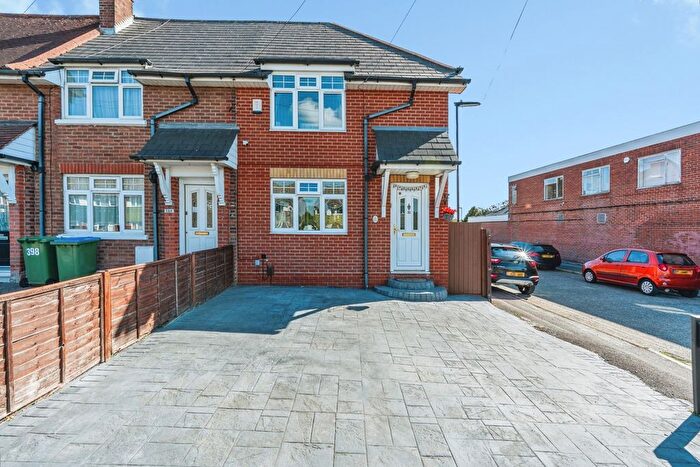 2 Bedroom End Of Terrace House For Sale In Butts Road, Southampton, Hampshire, SO19