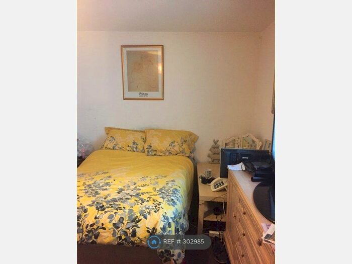 2 Bedroom Flat To Rent In Belgrave Court, Denton, Manchester, M34