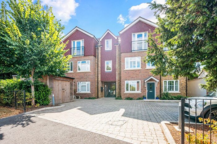 2 Bedroom Flat For Sale In Limpsfield Road, Warlingham, CR6