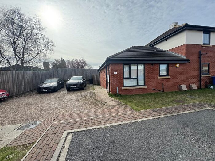 2 Bedroom Semi-Detached Bungalow For Sale In , Hoddesdon Crescent, Dunscroft, ., DN7