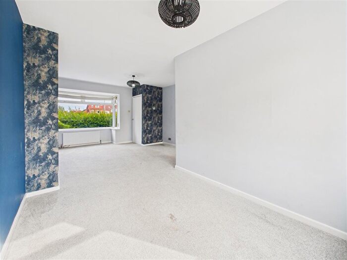 2 Bedroom End Of Terrace House For Sale In Corona Drive, Hull, HU8