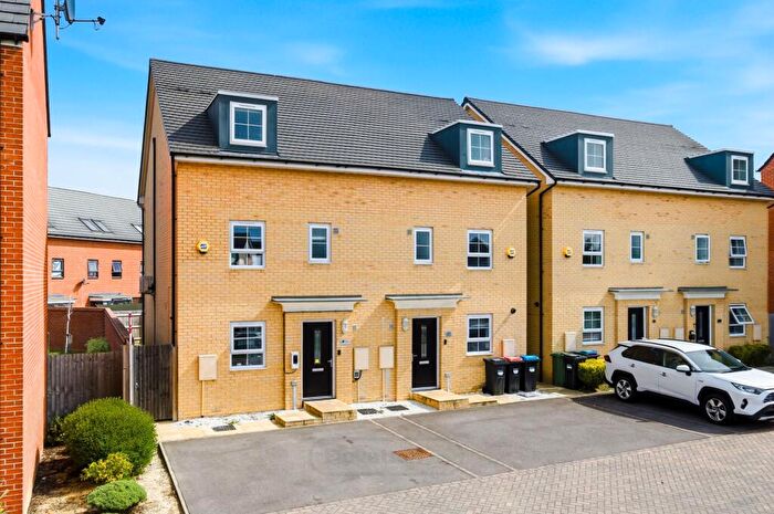 4 Bedroom Semi-Detached House For Sale In Bolebec Avenue, Eagle Farm South, MK17