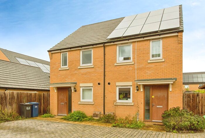 2 Bedroom Property To Rent In Heron Road, Cambridge, CB24