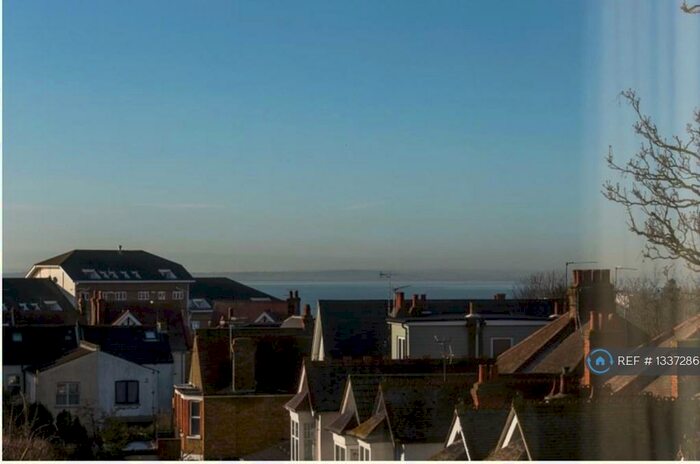 2 Bedroom Flat To Rent In Burleigh Court, Westcliff-On-Sea, SS0