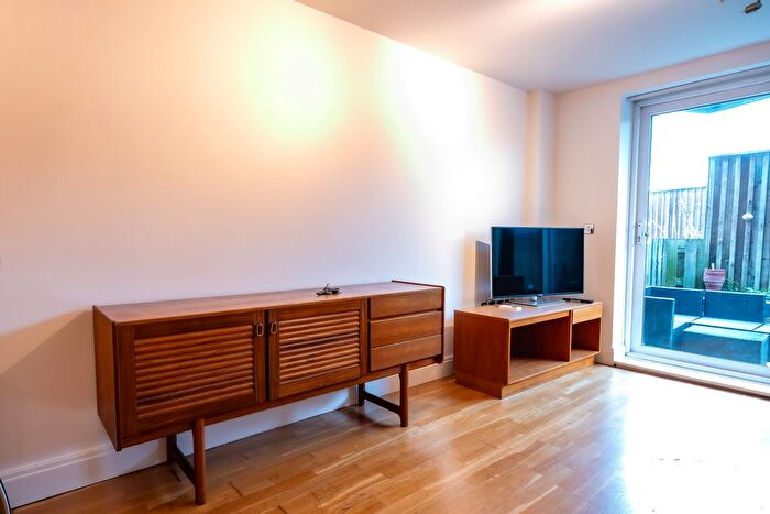 1 Bedroom Flat To Rent In Regents Park Road, London, NW1