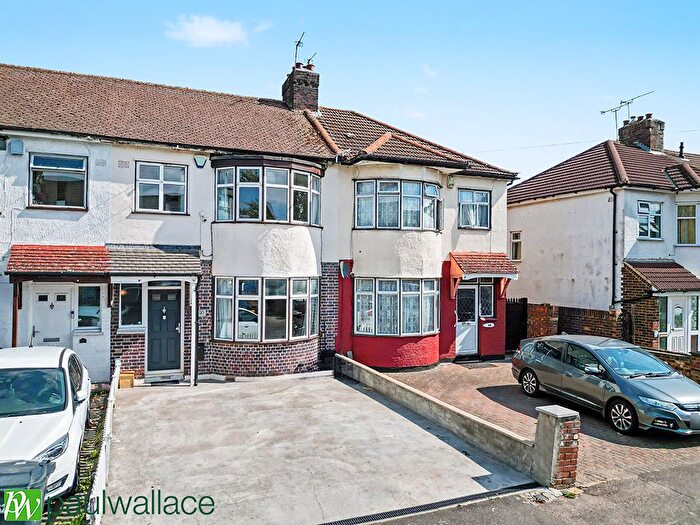 3 Bedroom Terraced House For Sale In Seaforth Drive, Waltham Cross, EN8