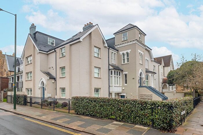 2 Bedroom Flat To Rent In Bridgeman Road, Teddington, TW11