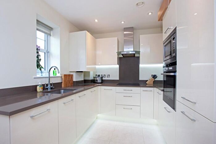1 Bedroom Flat To Rent In Nightingale House, Imperial Road, Windsor, SL4