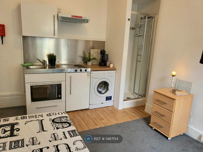 Studio To Rent In Fairbridge Road, London, N19