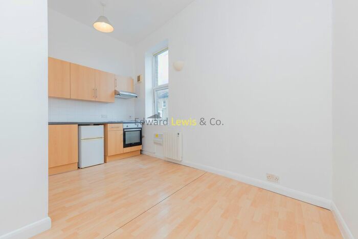 Studio To Rent In Rowhill Road, London, E5