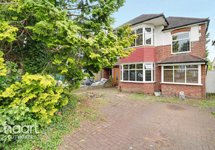 5 Bedroom Semi Detached House For Sale In Leys Gardens, Barnet, EN4