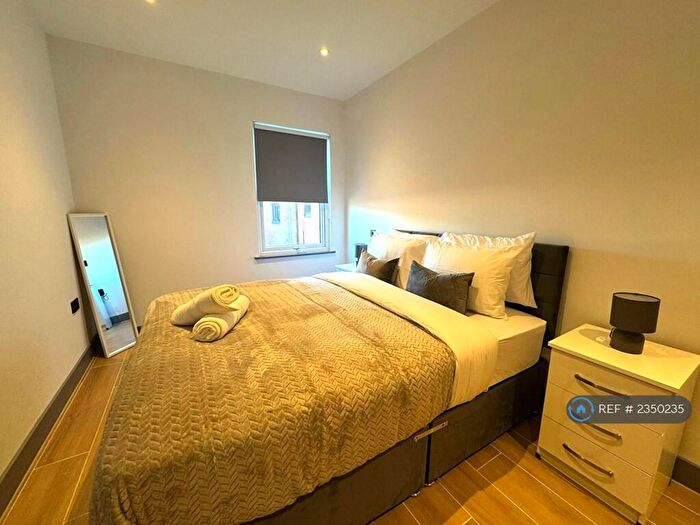 2 Bedroom Flat To Rent In Ballards Lane, London, N12