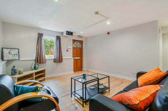 3 Bedroom House To Rent In Vinery Road, Leeds, LS4