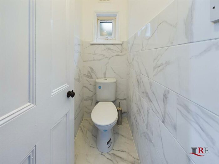 2 Bedroom Flat To Rent In Burns Road, London, NW10