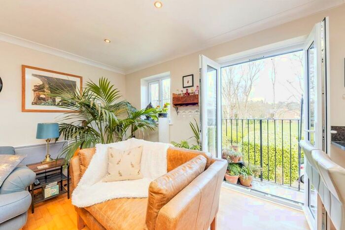 2 Bedroom Apartment To Rent In North Road, Hertford, SG14