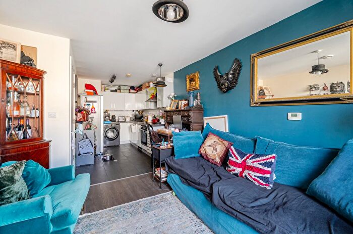 1 Bedroom Flat For Sale In Woods House, Gatliff Road, London, SW1W