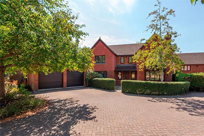 4 Bedroom Detached House For Sale In Vache Lane, Shenley Church End, Milton Keynes, Buckinghamshire, MK5