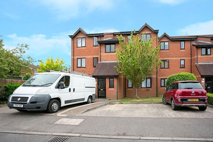 1 Bedroom Flat To Rent In Courtlands Close, Watford, WD24