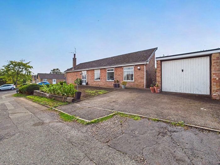 3 Bedroom Detached Bungalow For Sale In Simons Walk, Pattishall, NN12