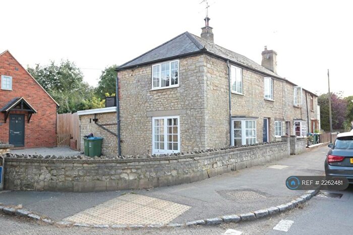 2 Bedroom End Of Terrace House To Rent In Main Street, Buckingham, MK18