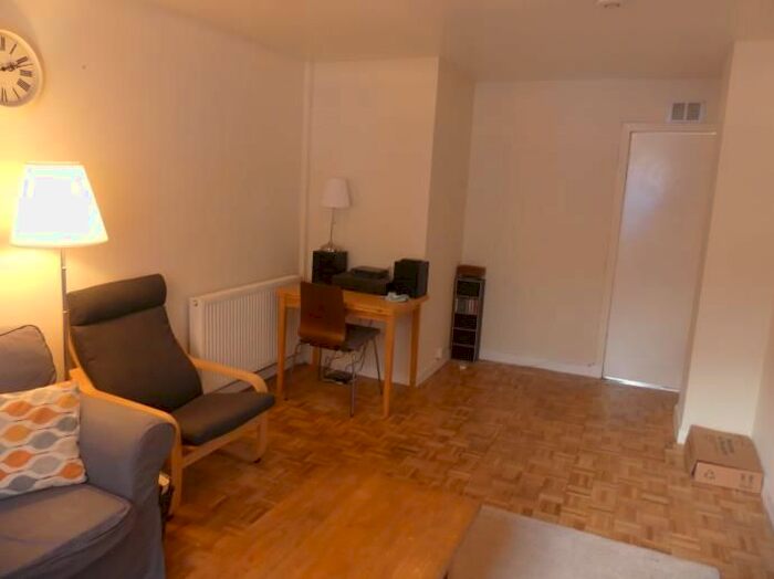 2 Bedroom Flat To Rent In Causewayside, Newington, Edinburgh, EH9
