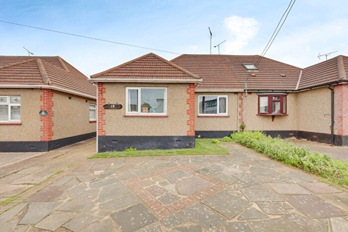 3 Bedroom Semi-Detached Bungalow For Sale In St. Clements Road, Benfleet, SS7
