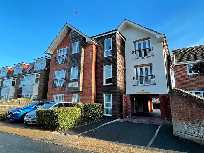 2 Bedroom Flat To Rent In Alexander Court, Littlehampton, BN17