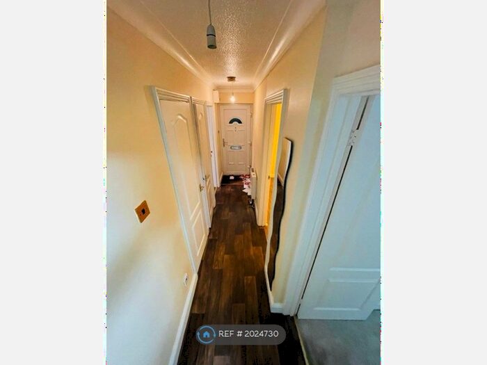 1 Bedroom Flat To Rent In Glen Elgin House, Feltham, TW14