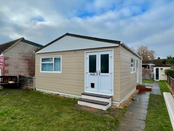 1 Bedroom Park Home For Sale In Meadow Park, Sherfield-On-Loddon, RG27