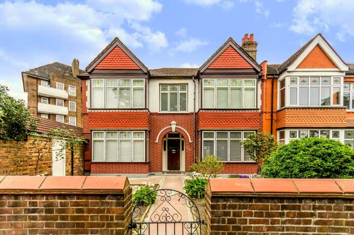 4 Bedroom Semi-Detached House To Rent In Caledonian Road, Hillmarton Conservation Area, London, N7
