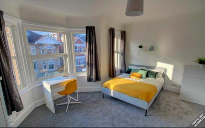 5 Bedroom Semi-Detached House To Rent In Student House - Coventry Road, Southampton, SO15