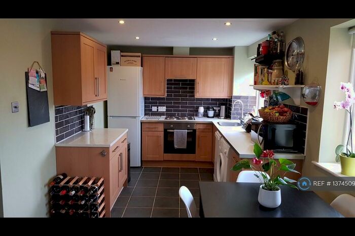 2 Bedroom Flat To Rent In Churchill Court, London, SE18