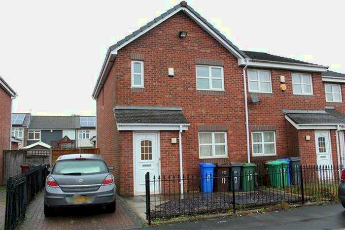 3 Bedroom Semi-Detached House To Rent In Rushberry Avenue, Manchester, M40