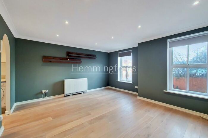 1 Bedroom Apartment To Rent In Southgate Road, De Beauvoir, London, N1