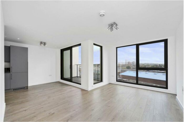 2 Bedroom Apartment To Rent In Guild House, Rotherhithe New Road, London, SE16