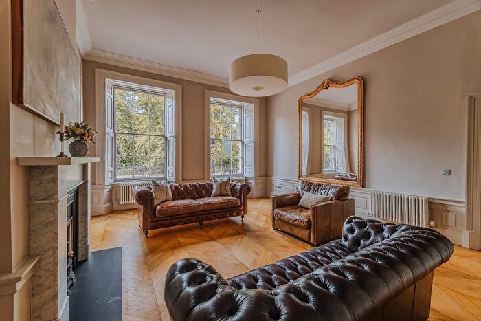 3 Bedroom Maisonette To Rent In Queen Street, Edinburgh, EH2