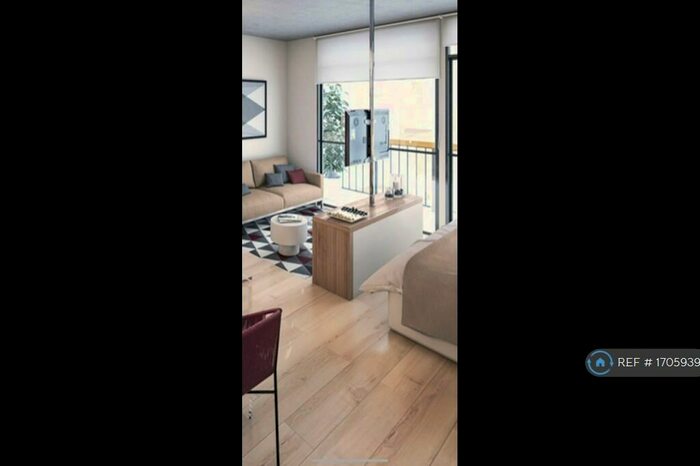 Studio To Rent In Colonial Road, Slough, SL1